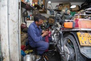 Motor Bike Mechanics & Helpers ( මෝටර් බයිසිකල් කාර්මික ස�