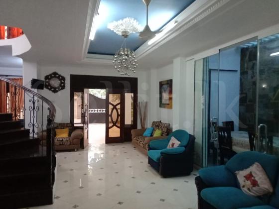3 STORY HOUSE FOR SALE IN COLOMBO 15.