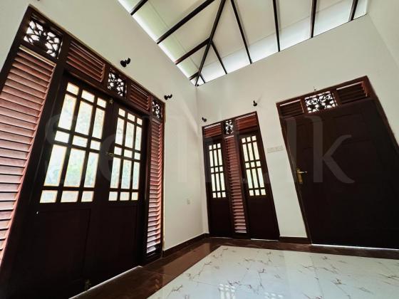 House for sale in Miriswaththa