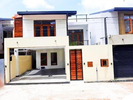Newly completed 3 storey house with 7.5 perches roof top facing a beautiful dam near Malabe Welivita Sillit Campus for immediate sale