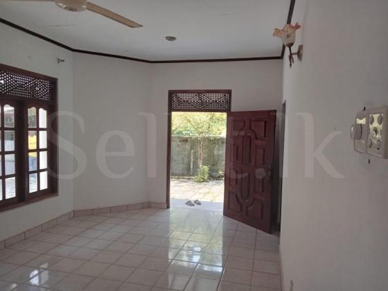 House for sale in Weliveriya
